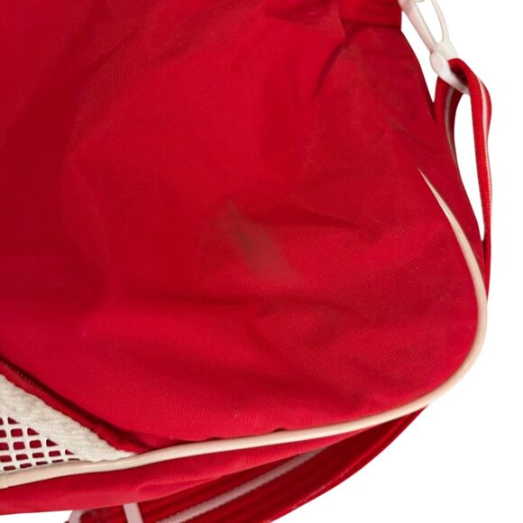 Wilson Vintage Duffle Bag Red White Tennis Gym Strap Tote Sports Bag - Picture 2 of 15